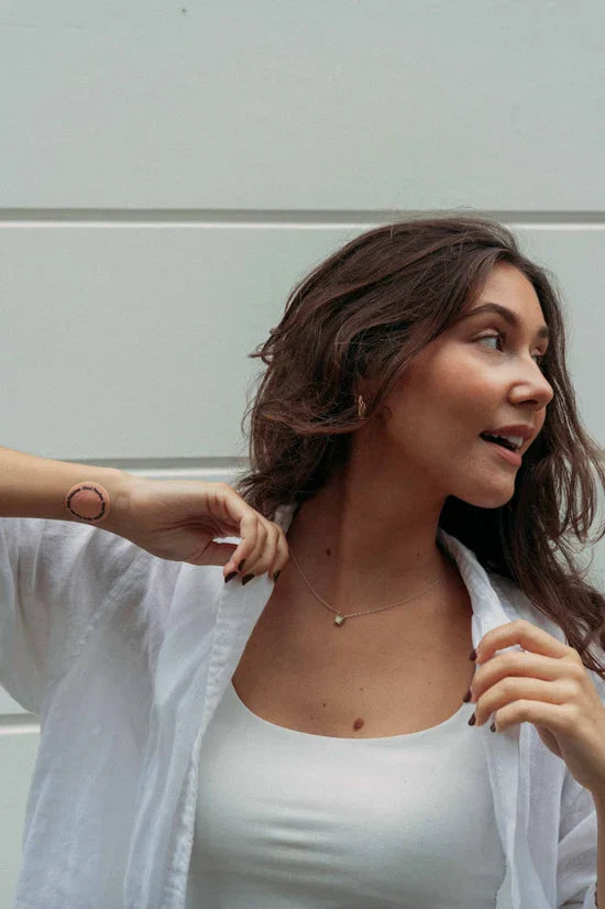 transdermal bant kullanan kadın